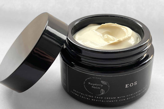 Eos – Crema Facial Revitalizante con Ácido Hialurónico para Pieles Jóvenes (20 a 45 años)