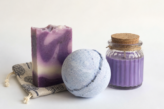 Pack "Dulces Sueños" – Jabón Artesanal, Bomba de Baño y Vela de Soja de Lavanda