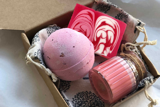 Pack "Armonía" – Jabón Creativo, Bomba de Baño y Vela de Soja de Rosas