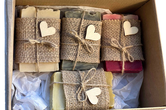 Queen's Favourites – Caja Regalo con 4 Jabones Artesanales Hidratantes